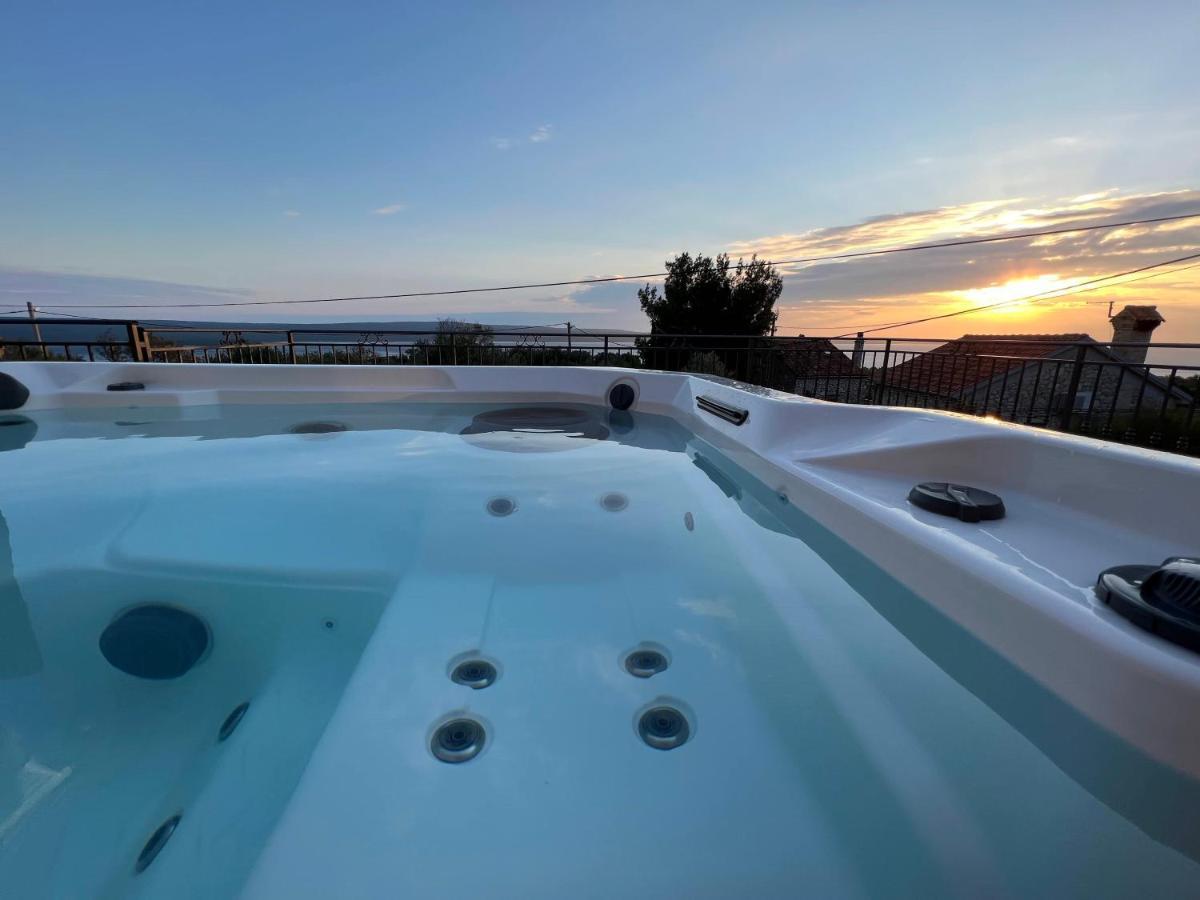 Podgora Experience Suite With Jacuzzi เนเรซีน ภายนอก รูปภาพ