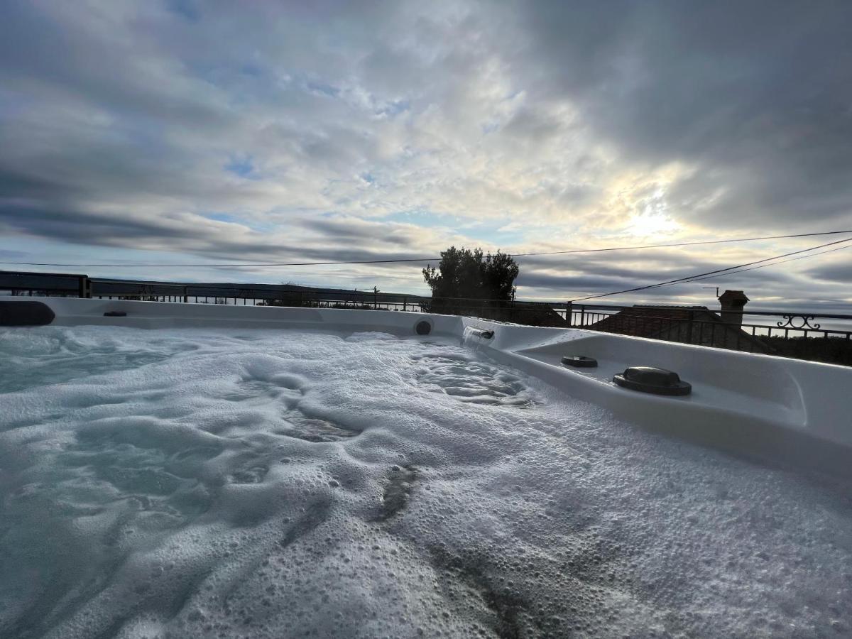 Podgora Experience Suite With Jacuzzi เนเรซีน ภายนอก รูปภาพ