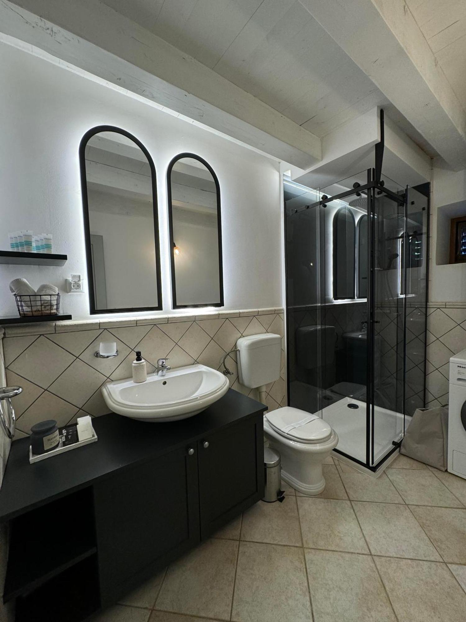 Podgora Experience Suite With Jacuzzi เนเรซีน ภายนอก รูปภาพ
