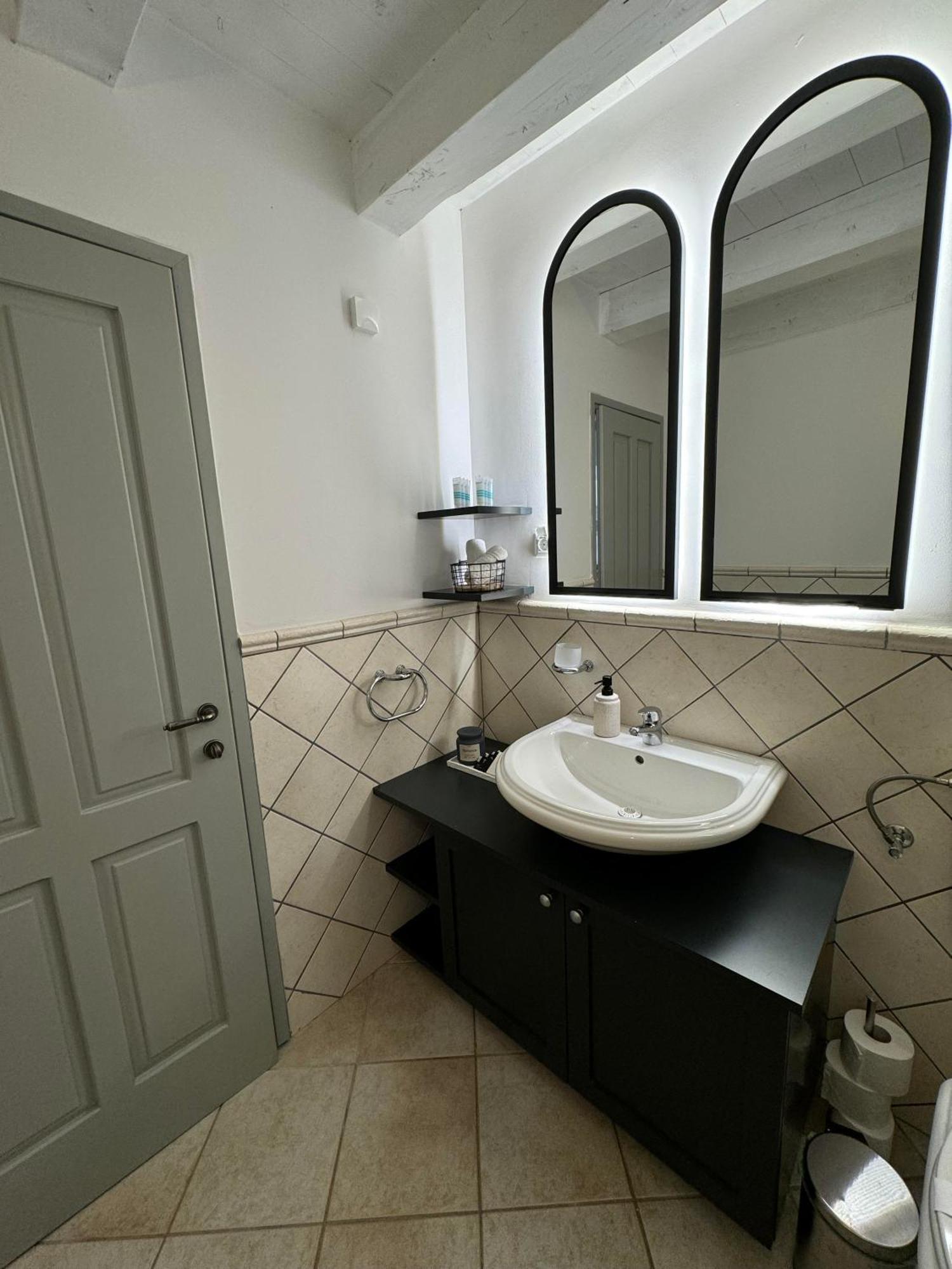 Podgora Experience Suite With Jacuzzi เนเรซีน ภายนอก รูปภาพ